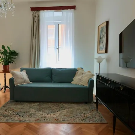 Galileo Galilei Design By The Park Apartment