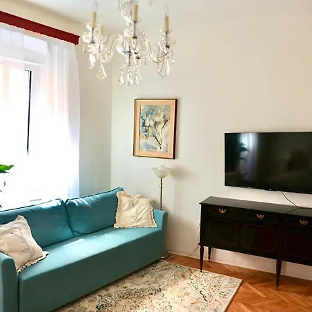 Galileo Galilei Design By The Park Apartment *