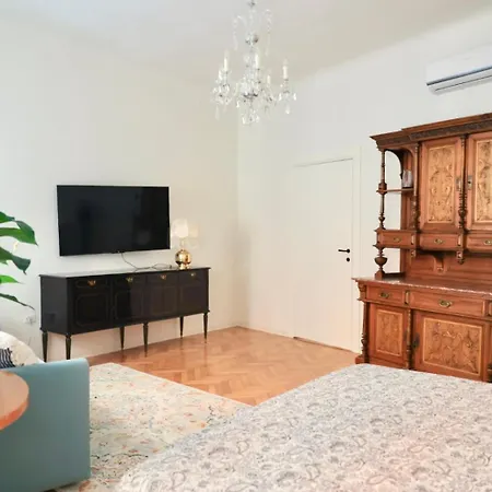 Apartment Galileo Galilei Design By The Park *