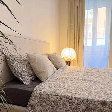 Galileo Galilei Design By The Park Apartment