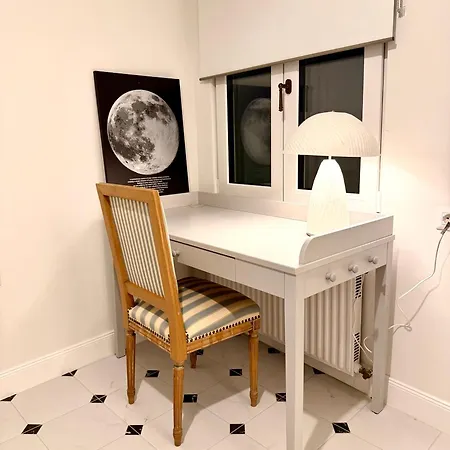 Galileo Galilei Design By The Park Apartment