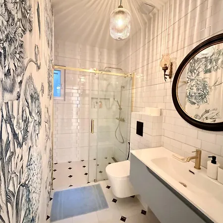 Galileo Galilei Design By The Park Apartment Triest